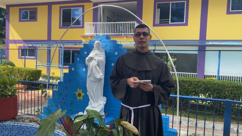 DÍA 3 SEMANA MARIANA: LA MADRE, UN REGALO DE DIOS