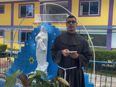 DÍA 3 SEMANA MARIANA: LA MADRE, UN REGALO DE DIOS 