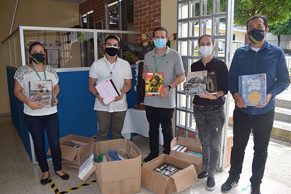 DONACIÓN DE ÚTILES ESCOLARES A  FUNDACIÓN LOCAL