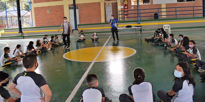 ESTUDIANTES DEL GRADO QUINTO (5°) AFIANZARON LAZOS FRATERNOS