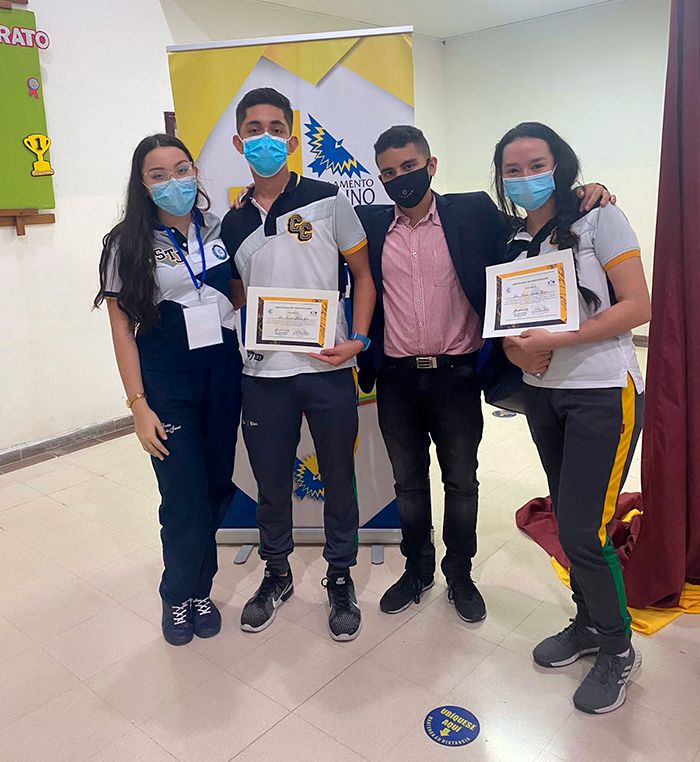 ESTUDIANTES DEL GRADO 11° PARTICIPARON EN CONCURSO DE DEBATE