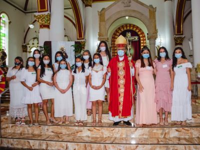ESTUDIANTES CISNERISTAS RECIBIERON EL SACRAMENTO DE LA CONFIRMACIÓN 