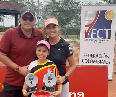 ESTUDIANTE CISNERISTA CAMPEONA EN TORNEO DE TENIS
