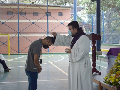 CELEBRACIÓN DEL MIÉRCOLES DE CENIZA EN NUESTRO COLEGIO 