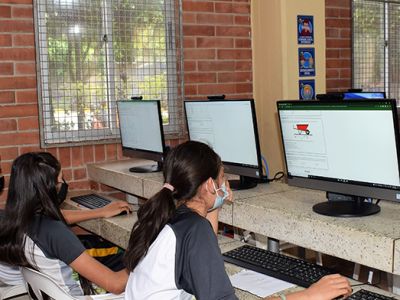 ESTUDIANTES CISNERISTAS PARTICIPAN EN OLIMPIADAS ACADÉMICAS DE LA UAN 