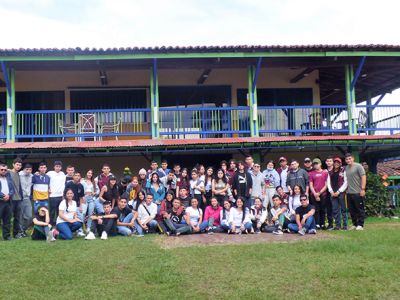 ESTUDIANTES DEL GRADO 11° TUVIERON SU ENCUENTRO FRATERNO EN CALARCÁ 