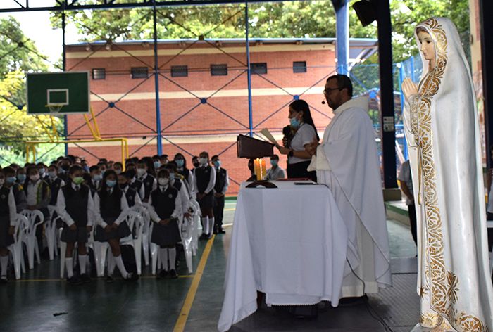 CELEBRACIÓN A NUESTRA MADRE MARÍA EN SU MES