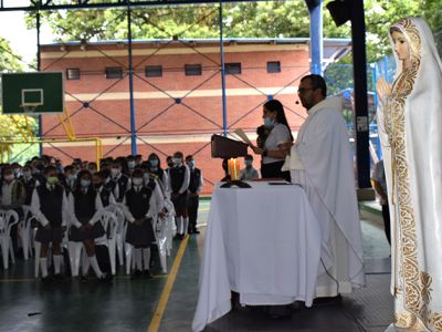 CELEBRACIÓN A NUESTRA MADRE MARÍA EN SU MES 
