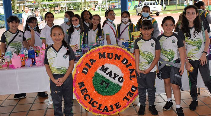 CELEBRAMOS EL DÍA MUNDIAL DEL RECICLAJE