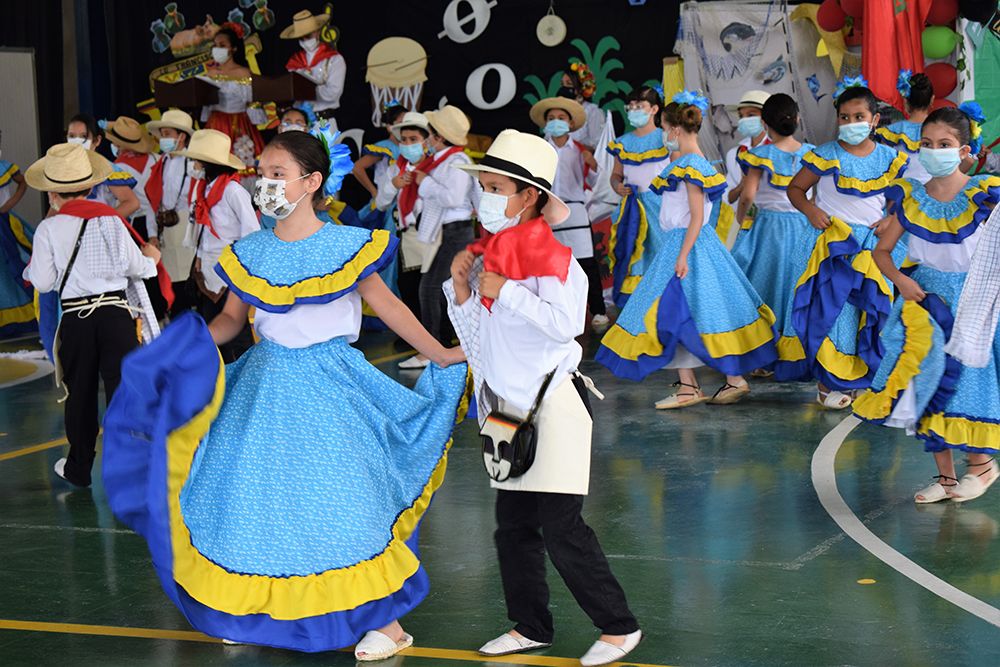 YA LLEGA NUESTRO XV FRANCISNEROS