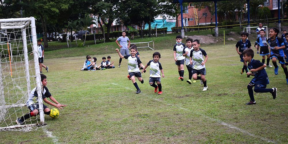 ALEGRÍA Y DIVERSIÓN EN ENCUENTRO DEL CLUB DEPORTIVO CISNEROS