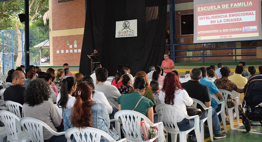 INTELIGENCIA EMOCIONAL EN LA CRIANZA, TEMA DE LA TERCERA ESCUELA DE FAMILIA 2022