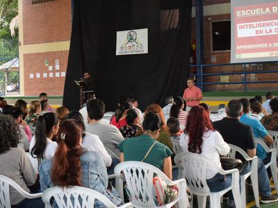 INTELIGENCIA EMOCIONAL EN LA CRIANZA, TEMA DE LA TERCERA ESCUELA DE FAMILIA 2022 