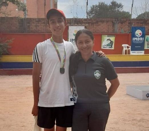TENIS DE CAMPO Y PATINAJE, OTROS DEPORTES DE ORGULLO CISNERISTA