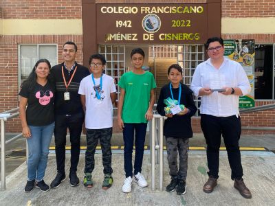 ESTUDIANTES CISNERISTAS PREMIADOS EN CONCURSO DE ROBÓTICA 