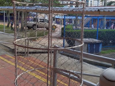 Estructuras para el reciclaje de botellas plásticas 