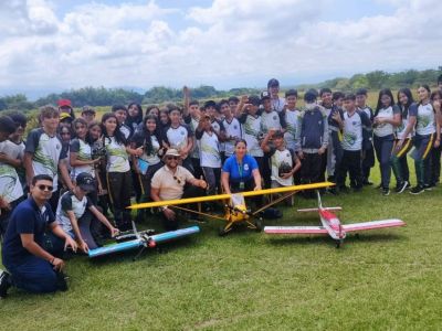 VISITA CISNERISTA A PISTA DE AEROMODELISMO 