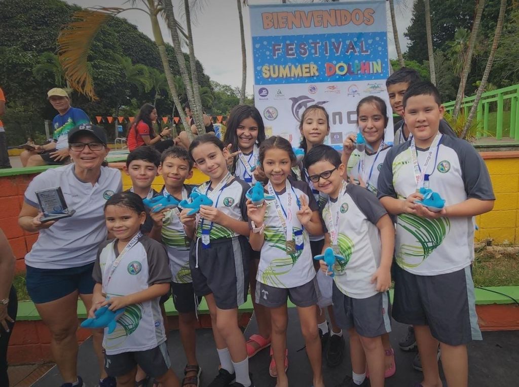 NADADORES CISNERISTAS COMPITIERON EN FESTIVAL DEPORTIVO