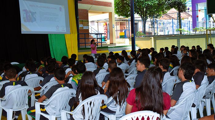 CAMPAÑA “CON MI CUERPO NO SE JUEGA” ESTUVO EN EL COLEGIO CISNEROS