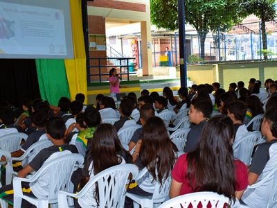 CAMPAÑA “CON MI CUERPO NO SE JUEGA” ESTUVO EN EL COLEGIO CISNEROS 