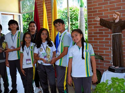 DESTACADA PARTICIÓN CISNERISTA EN OLIMPIADAS MATEMÁTICAS 