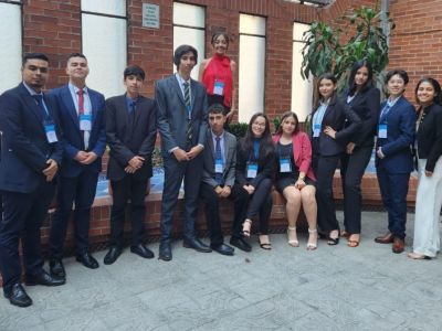 GANADORES A MEJOR DISCURSO Y MEJOR ARGUMENTACIÓN EN EVENTO SAMONU 