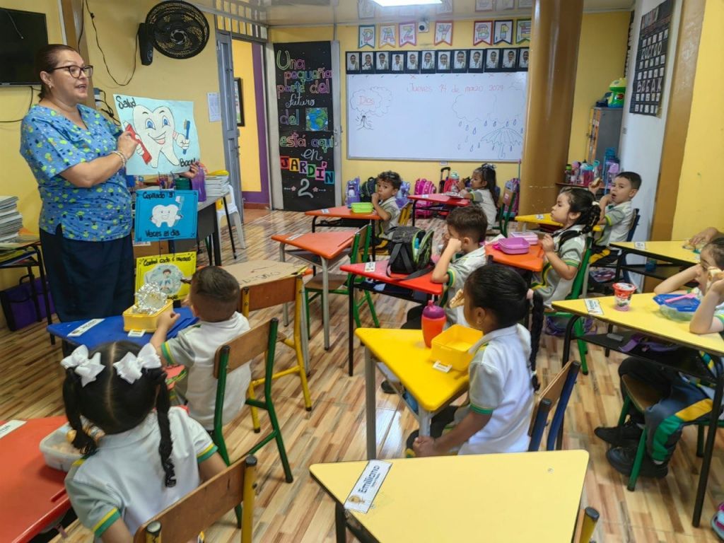 PRIMEROS AUXILIOS: RECOMENDACIONES DE SALUD BUCAL Y ALIMENTACIÓN SALUDABLE