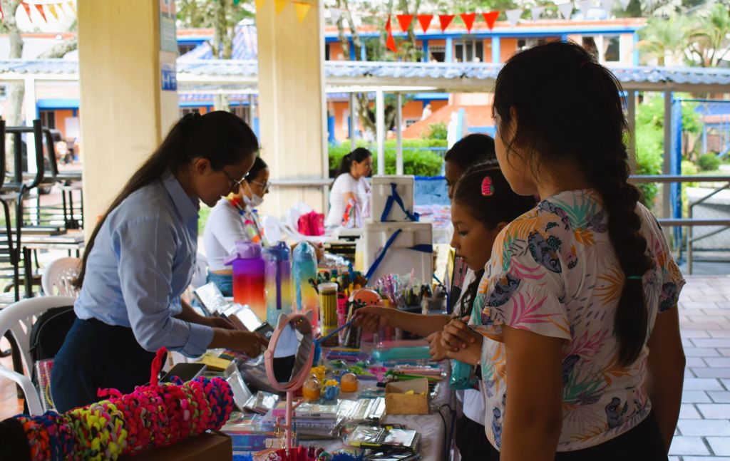 FERIA DE SERVICIOS Y APERTURA DE LA TIENDA CISNERISTA