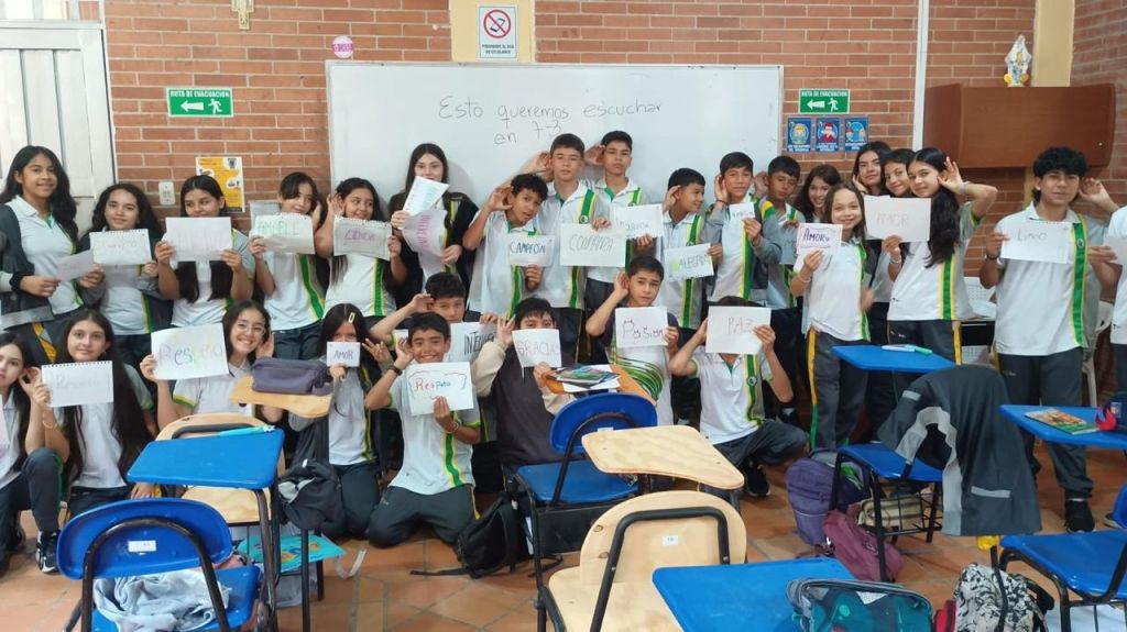 ESCUELA DE LOS GESTOS: EN MARZO APRENDIMOS A ESCUCHARNOS