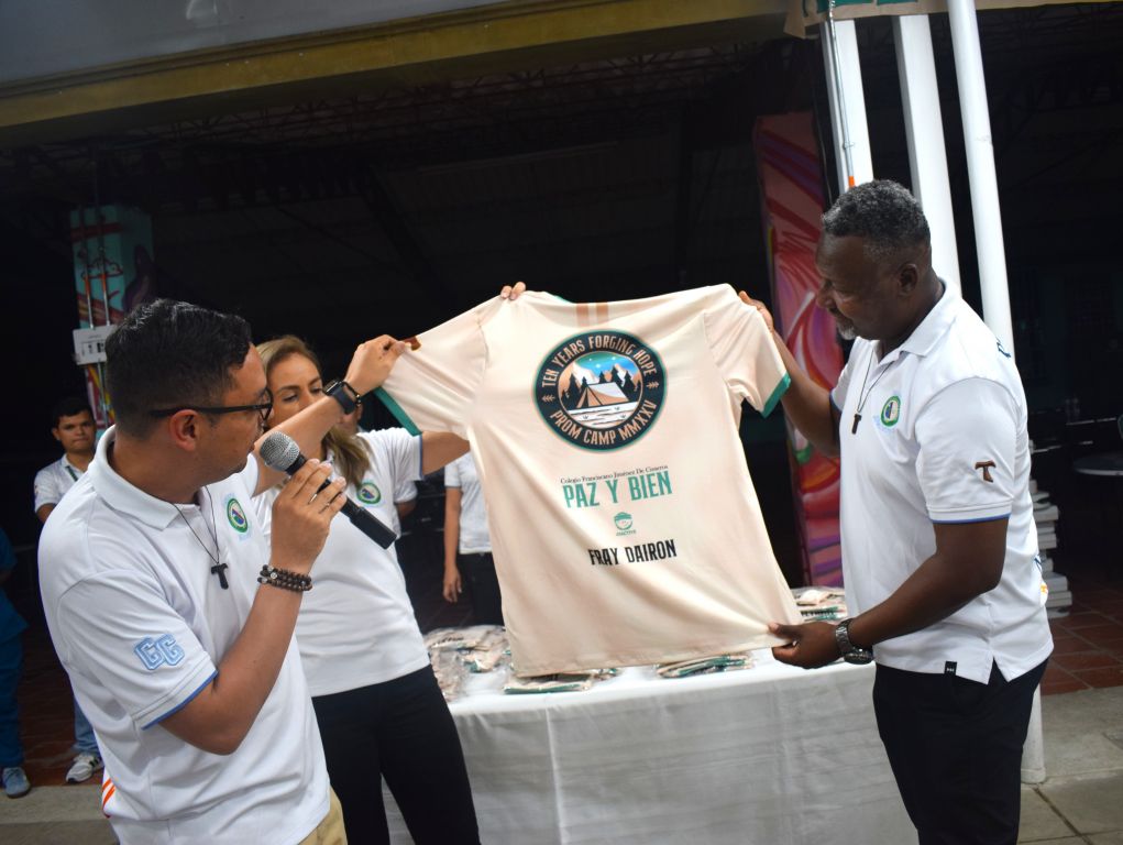 ÉXITO TOTAL EN EL MINI PROM 2025 DEL GRADO QUINTO