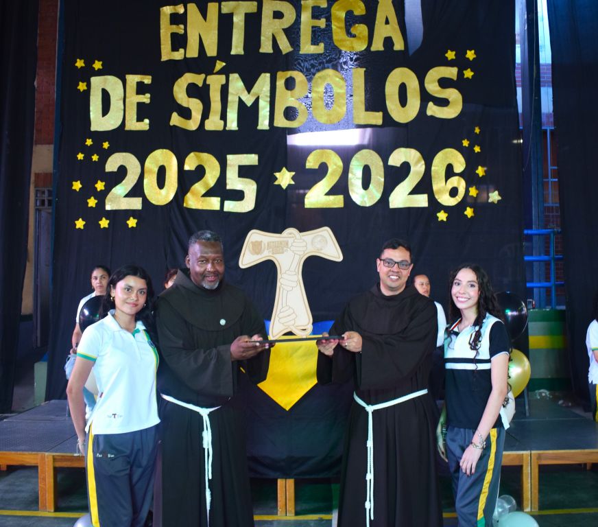 ENTREGA DE SÍMBOLOS 2025 – 2026 EN EL COLEGIO FRANCISCANO JIMÉNEZ DE CISNEROS