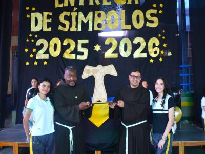 ENTREGA DE SÍMBOLOS 2025 – 2026 EN EL COLEGIO FRANCISCANO JIMÉNEZ DE CISNEROS 