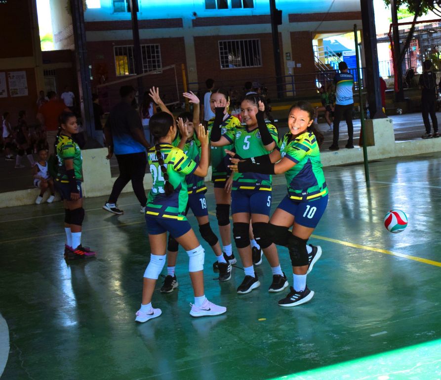 EL CLUB DEPORTIVO CISNEROS ESTÁ POR ARRANCAR, ¡TE ESPERAMOS!