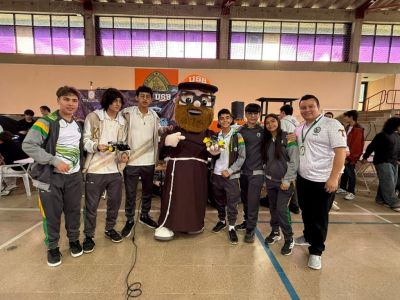 ESTUDIANTES CISNERISTAS PARTICIPARON EN COMPETENCIA DE ROBÓTICA 