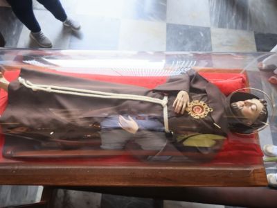 LAS RELIQUIAS DE SAN FRANCISCO DE ASÍS LLEGAN A IBAGUÉ Y VISITARÁN EL COLEGIO CISNEROS 