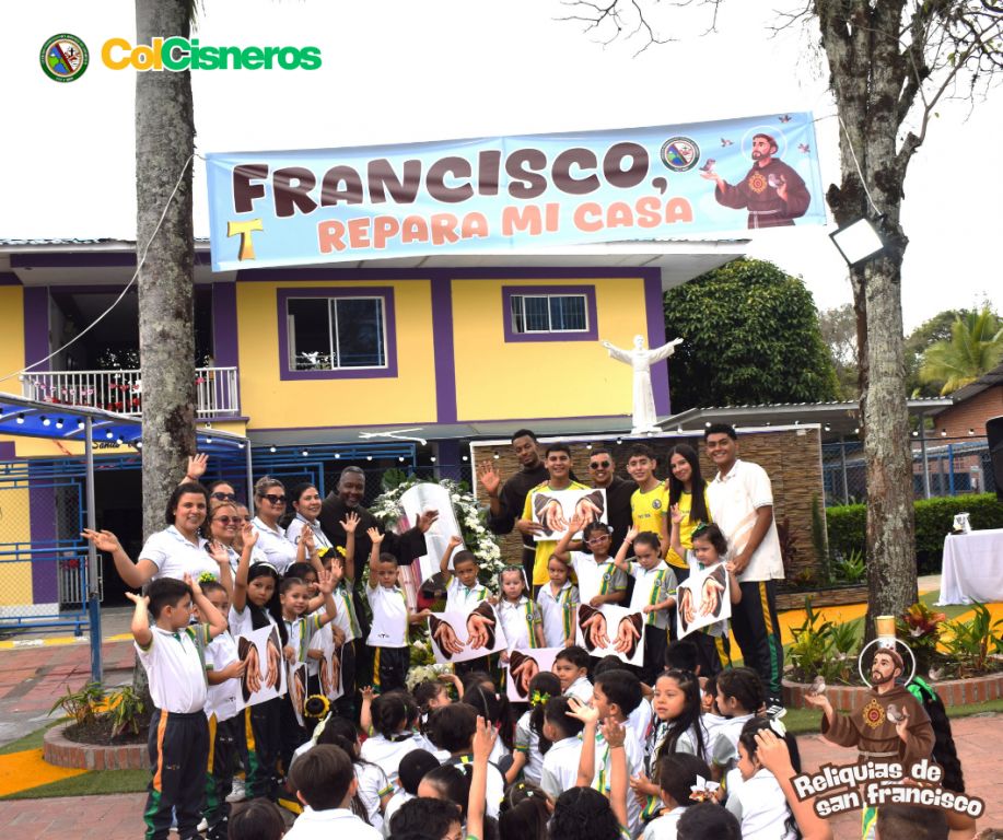 COLEGIO CISNEROS RECIBIÓ LAS RELIQUIAS DE PRIMER GRADO DE SAN FRANCISCO DE ASÍS