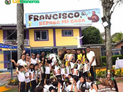 COLEGIO CISNEROS RECIBIÓ LAS RELIQUIAS DE PRIMER GRADO DE SAN FRANCISCO DE ASÍS 